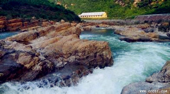 红河峡谷漂流景区